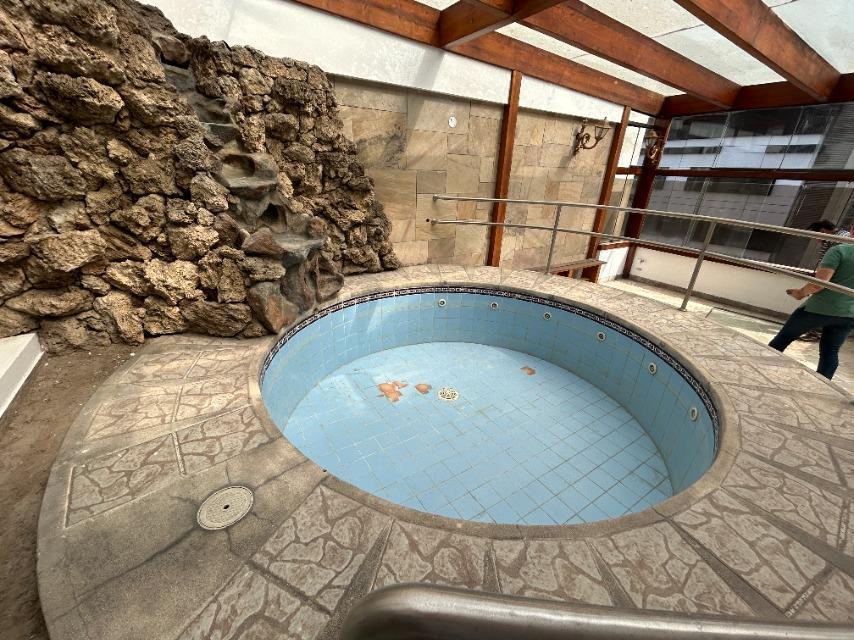 Vendo Lindo Departamento Duplex en Calle Boulevard N 1xx, Piso 6, Surco. (Cerca a La Embajada de Usa