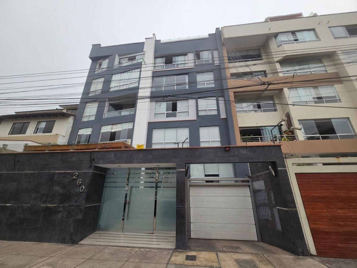 Departamento Moderno en 2do Piso, Excelente Ubicación
