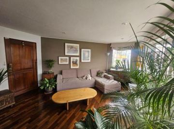 Venta Departamento de Tres Dormitorios y Dos Cocheras en Monterrico