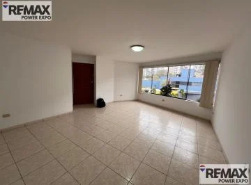 Venta de Departamento con Tres Cocheras y Depósito