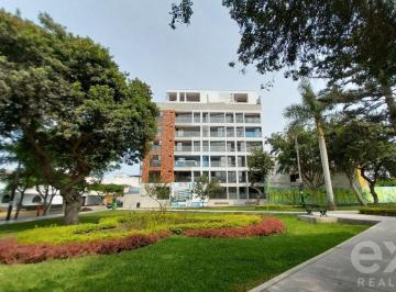 Flat de 3 Dormitorios Cerca a Parque