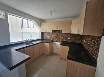 Ab - 1600 - Se Vende Excelente Flat en 2° Piso Frente a Parque en Surco