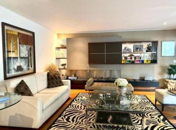 Venta de Departamento en Primer Piso con Piscina