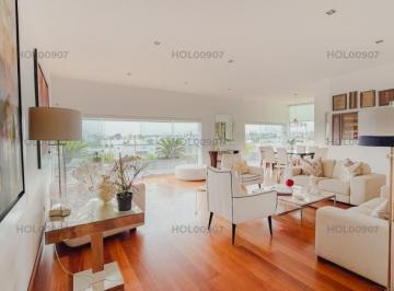 Vendo Moderno Triplex de 4 Dormitorios en Condominio en Cerros de Camacho.