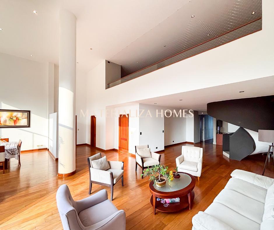 Chacarilla Penthouse Remodelado Frente a Parque, con 3 Dormitorios