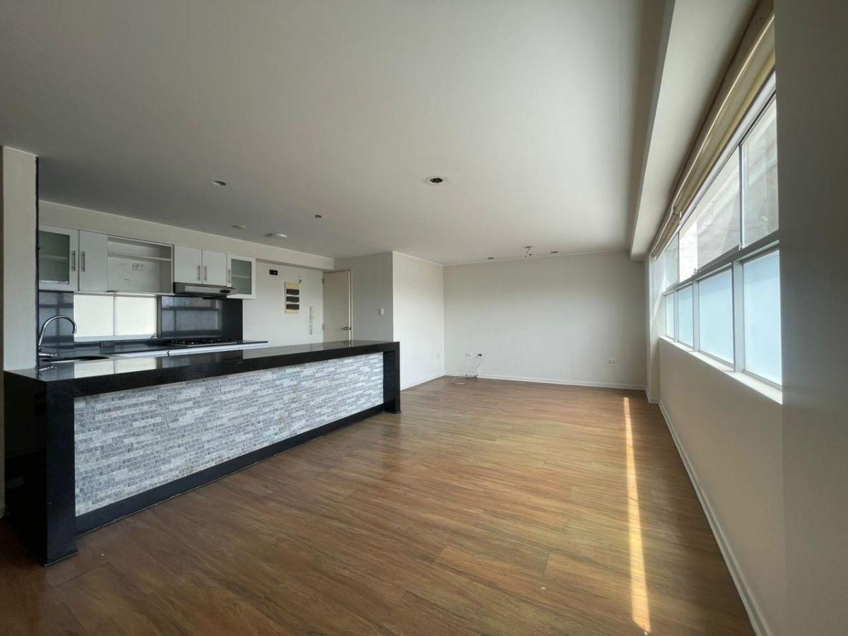 Flat 115 m² en 4to Piso – Urb. Valle Hermoso, Surco
