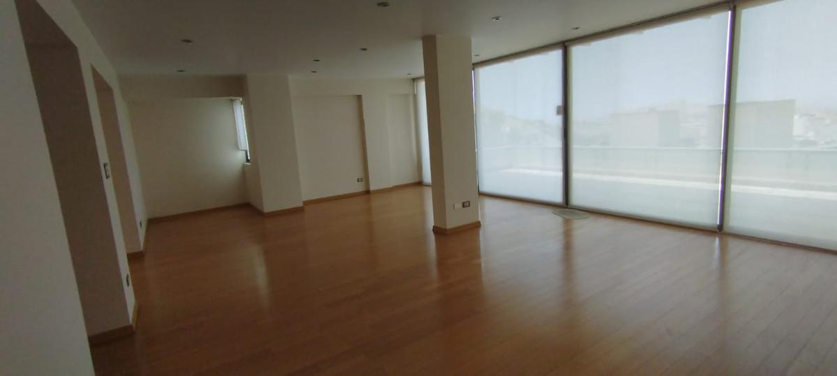 Departamento en venta en Santiago de Surco - 400 m², 3 dormitorios
