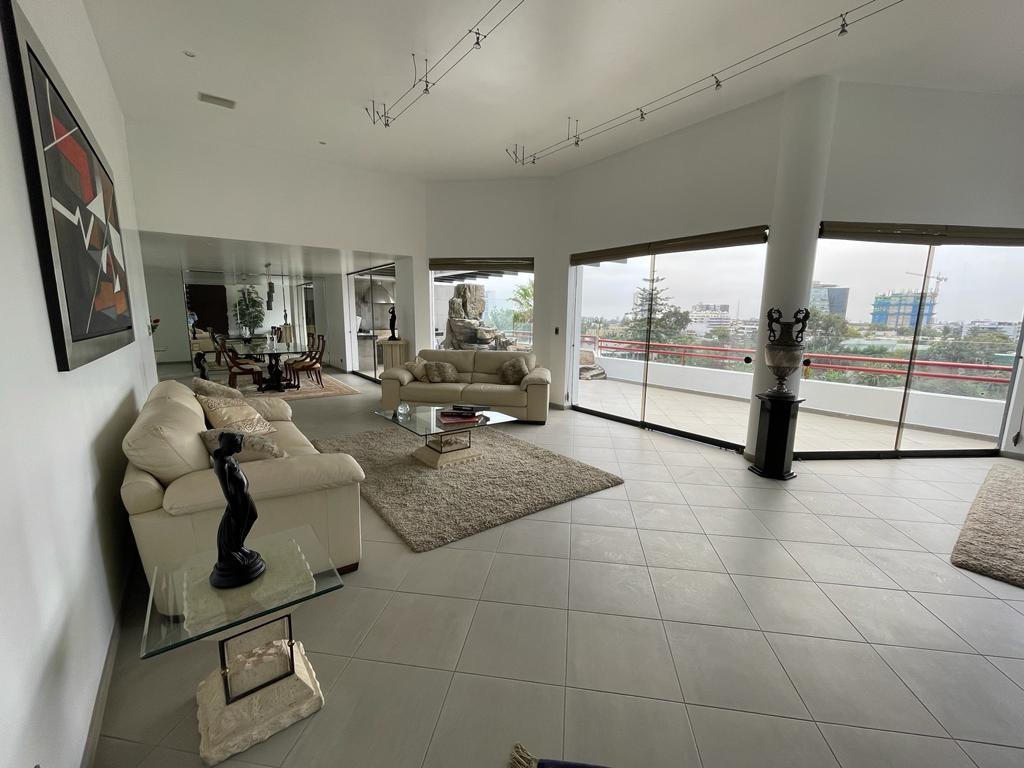 Departamento en venta en Santiago de Surco - 412 m², 4 dormitorios