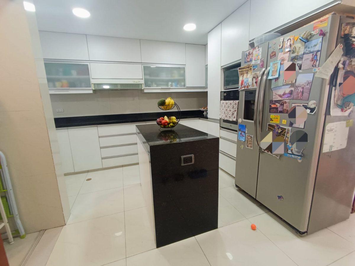 Se Vende Amplio Flat 138 M²/ Surco/est. Doble/depósito