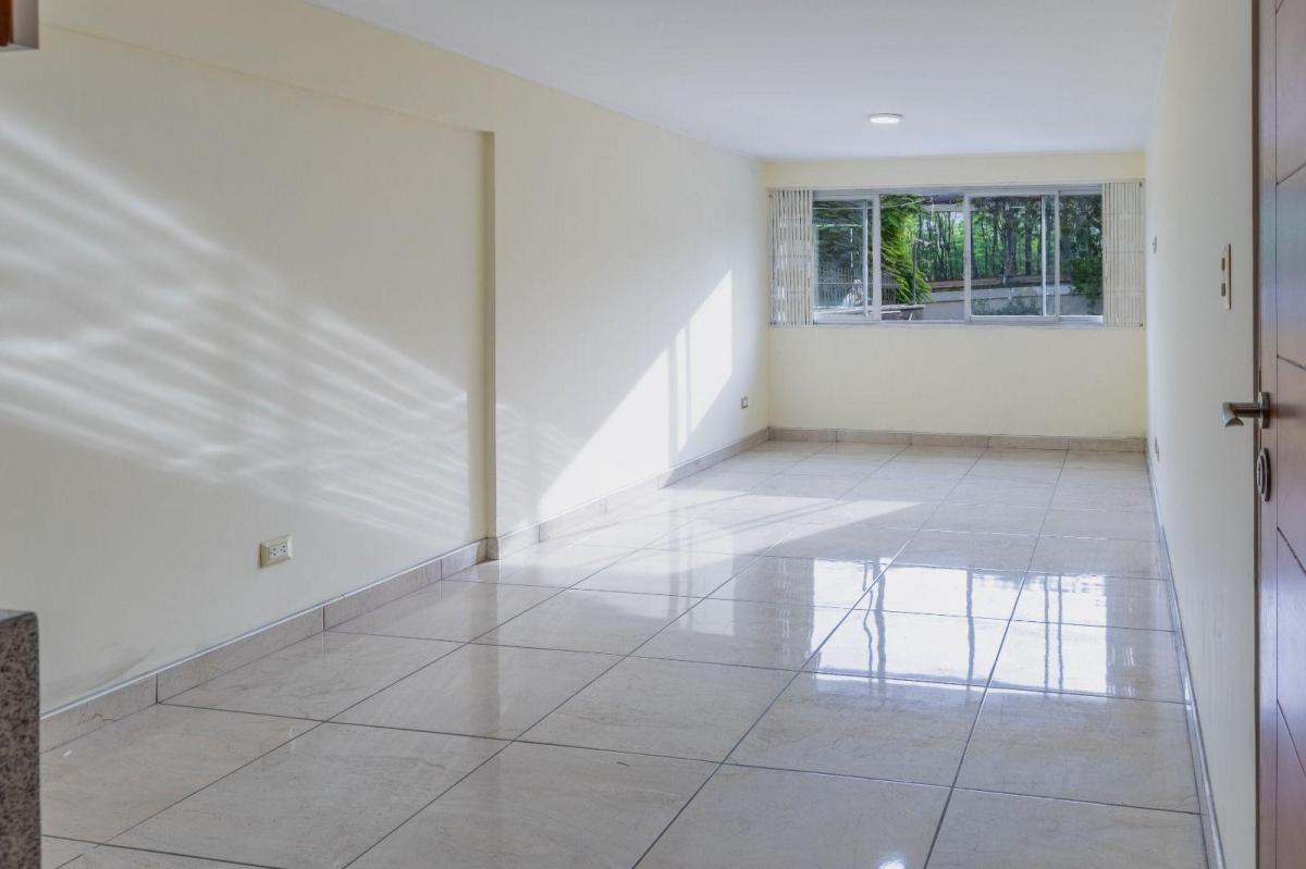 Venta de Amplio Departamento en Surco