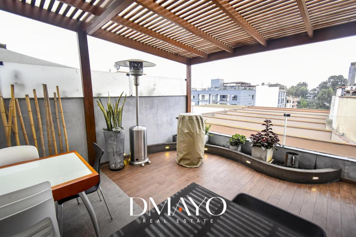 Venta Departamento Duplex de Tres Dormitorios y Terraza en Surco