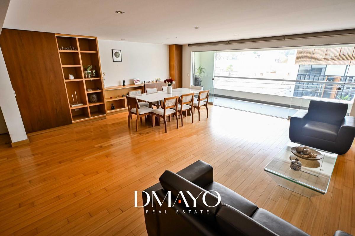 Departamento de 200 m². 3 Dormitorios c/u con Baño. 3 Cocheras, Muy Amplio y Ubicación Estratégica.