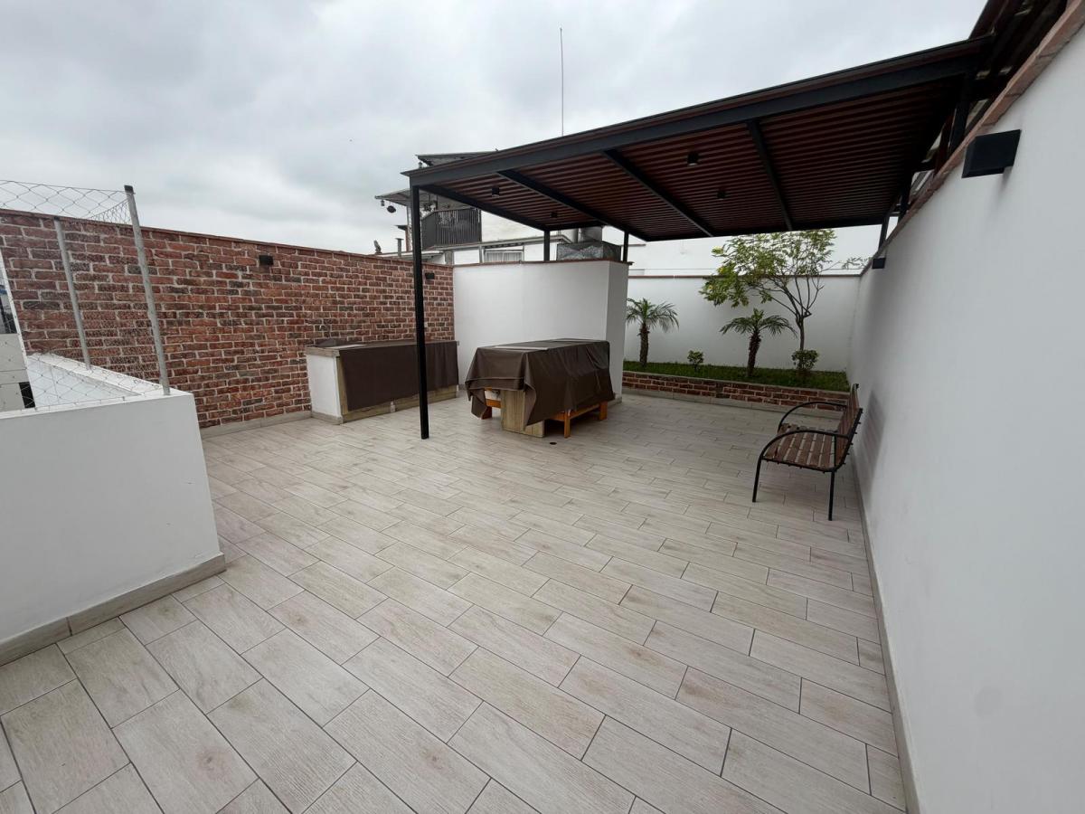 Venta Dpto en Surco Limite con Miraflores de 2 Dormitorios, Detalles Hecho con Diseñador