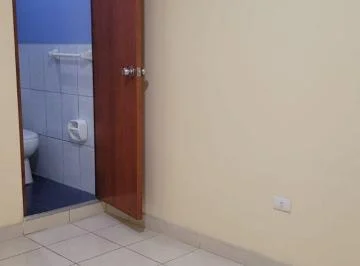 Habitacion con Baño Entrada Independiente Cuadra 3 Av. Urubamba, Urb 27 de Abril
