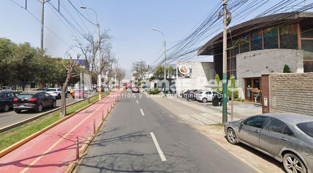 Alquiler de Terreno Comercial de 1, 340 m² Urb. Chacarilla - Santiago de Surco
