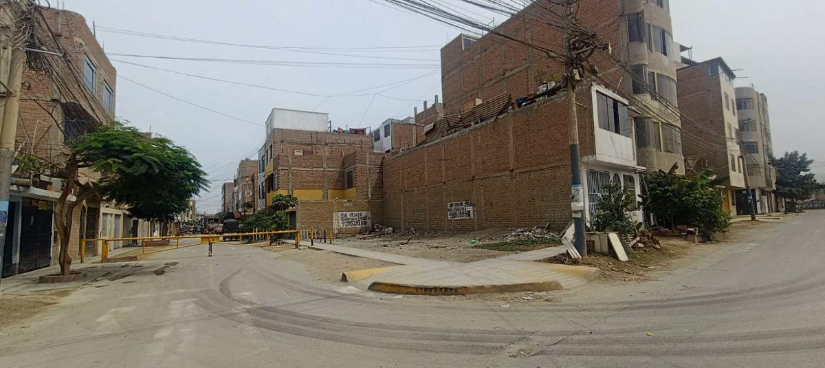 Terreno en Venta 140 m² en Esquina - Callao, Límite con Smp