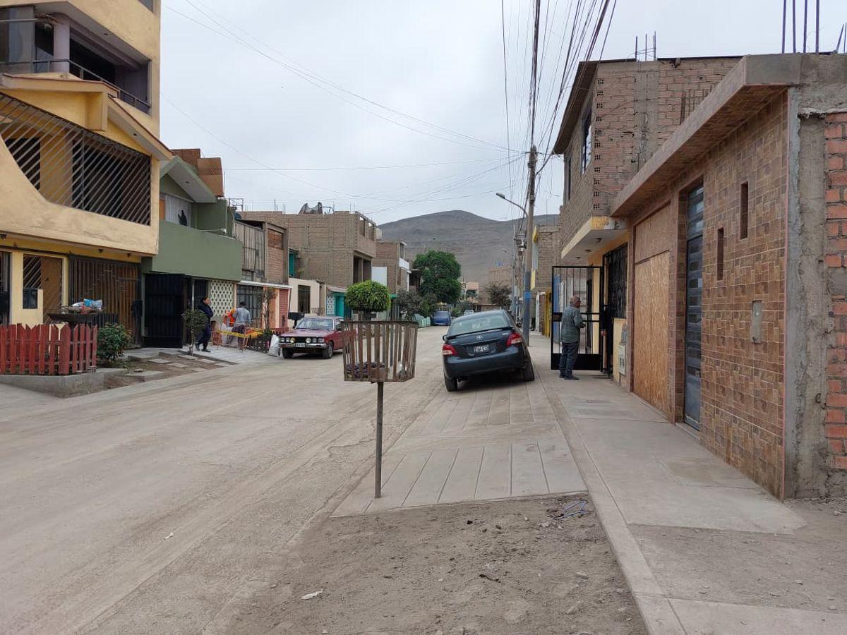Terreno en Urbanización Las Viñas de Surco, Gas Natural, Parametro 4 Pisos, Venta