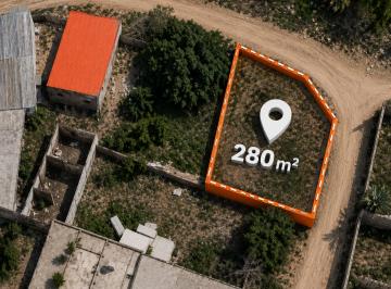 Terreno Urbano en Esquina de 300 m² – Cerca de La Plaza de Toros de Characato
