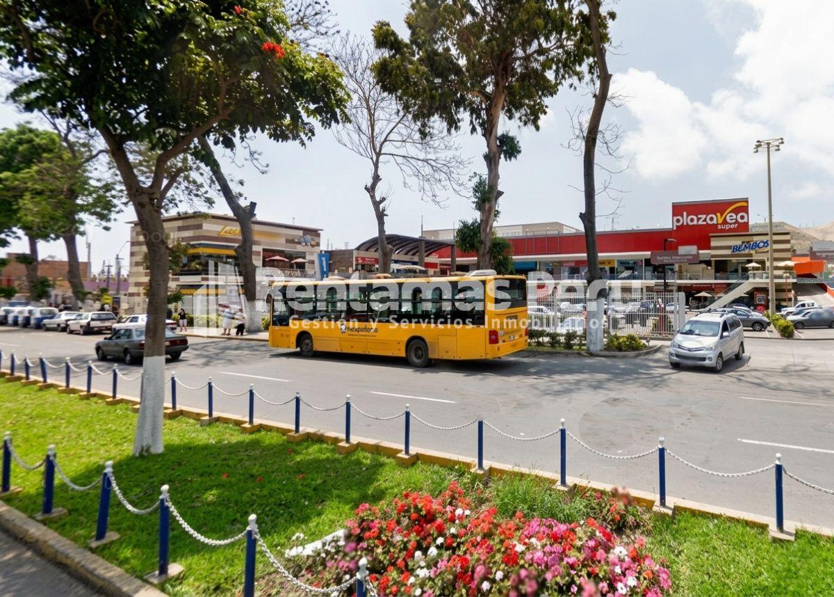 Terreno Comercial en Venta de 11, 271 m² a Una Cuadra de Upc, Plaza Vea - Chorrillos
