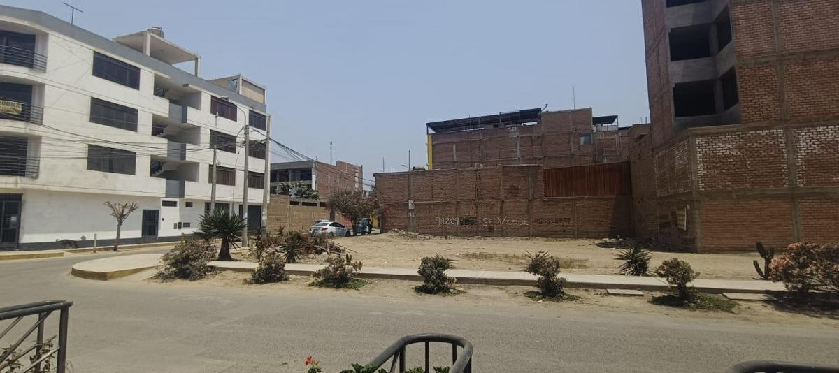 Venta de Terreno en Comas de 120 m²
