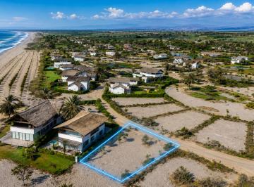 Terreno en Venta en Playa Baja – ¡Invierte a 2.5 Hrs de Lima!