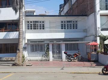 Oportunidad Estratégica de Inversión: Terreno Premium con Doble Frente en El Corazón de Huanchaco