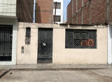 Cerca Palmeras/casita 1 Piso Como Terreno/ Parque