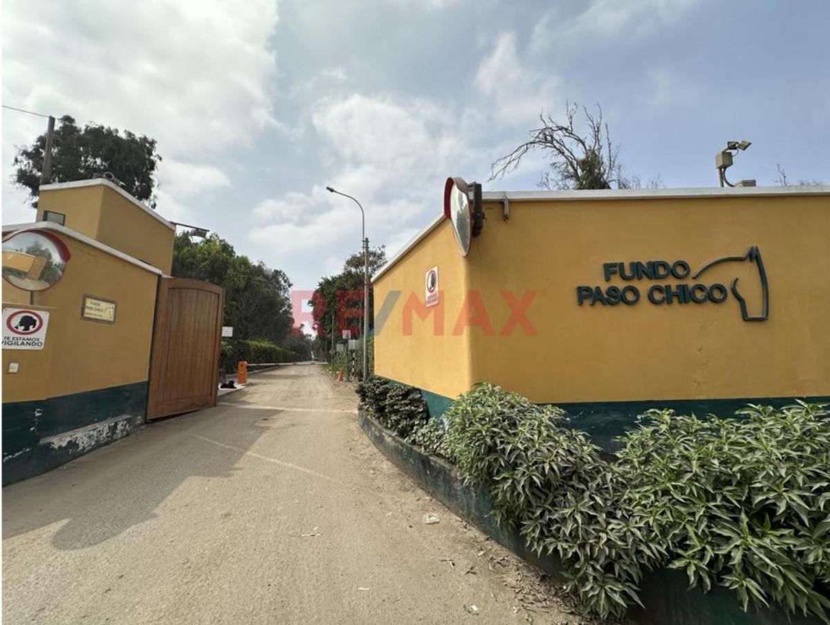 Terreno en Esquina con Dos Frentes en Condominio Exclusivo Cerrado