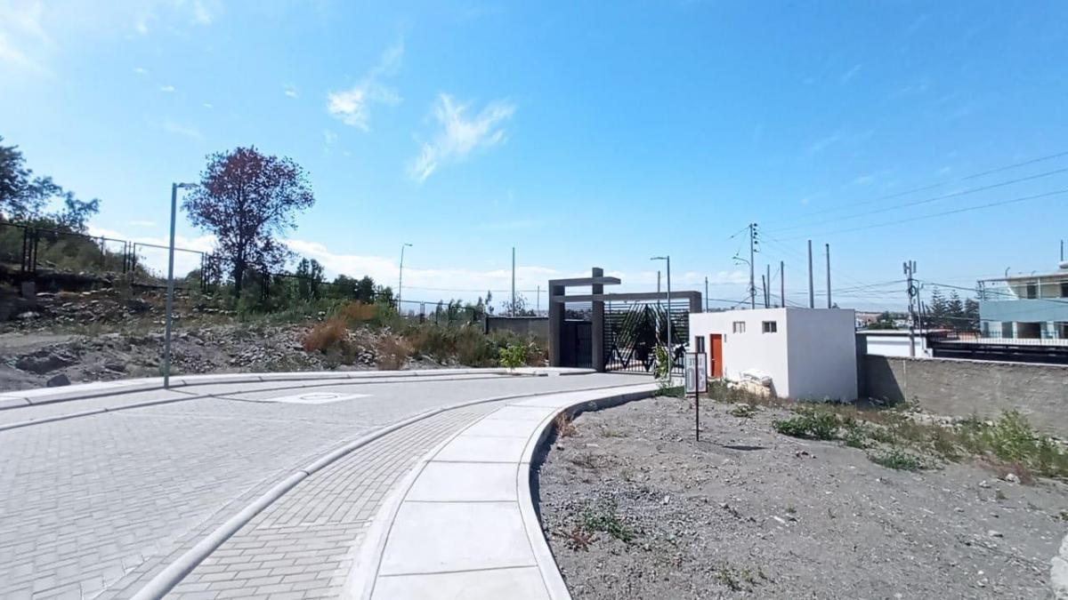 Se Vende Terreno en Sachaca Cerca Al Colegio Max Hule