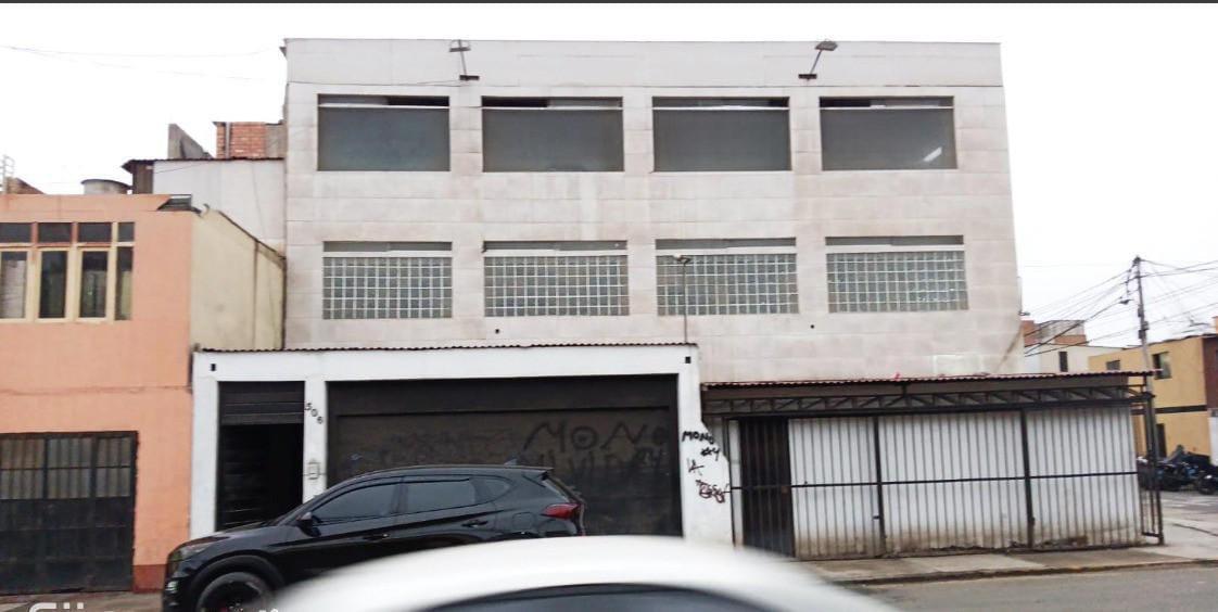 Esquina Comercial en San Miguel | 640 m² de Terreno Almacén y Oficinas