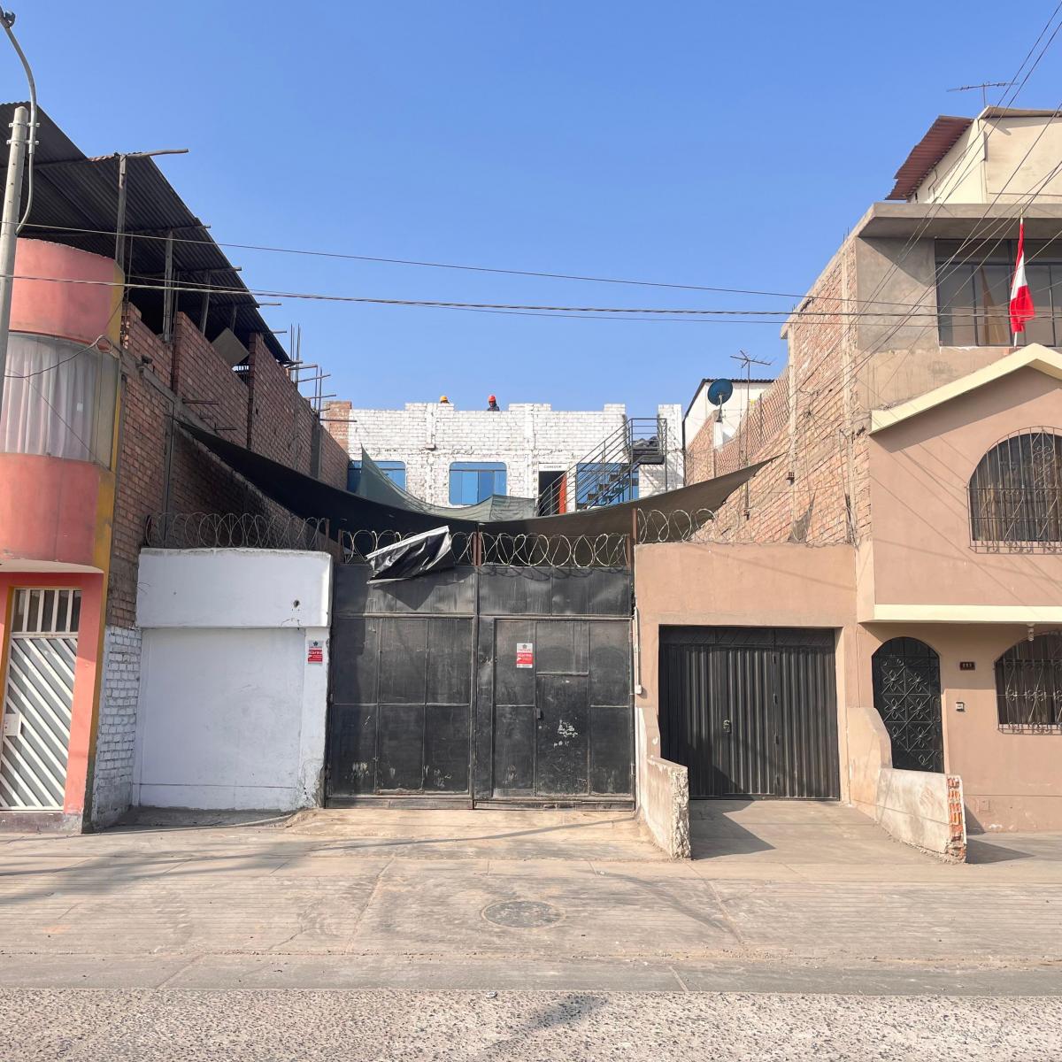 Venta de Terreno con Construcción – a un Paso del Mall Santa Anita