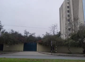 Vendo Terreno Av. Encalada Monterrico Frente Centro Comercial El Polo