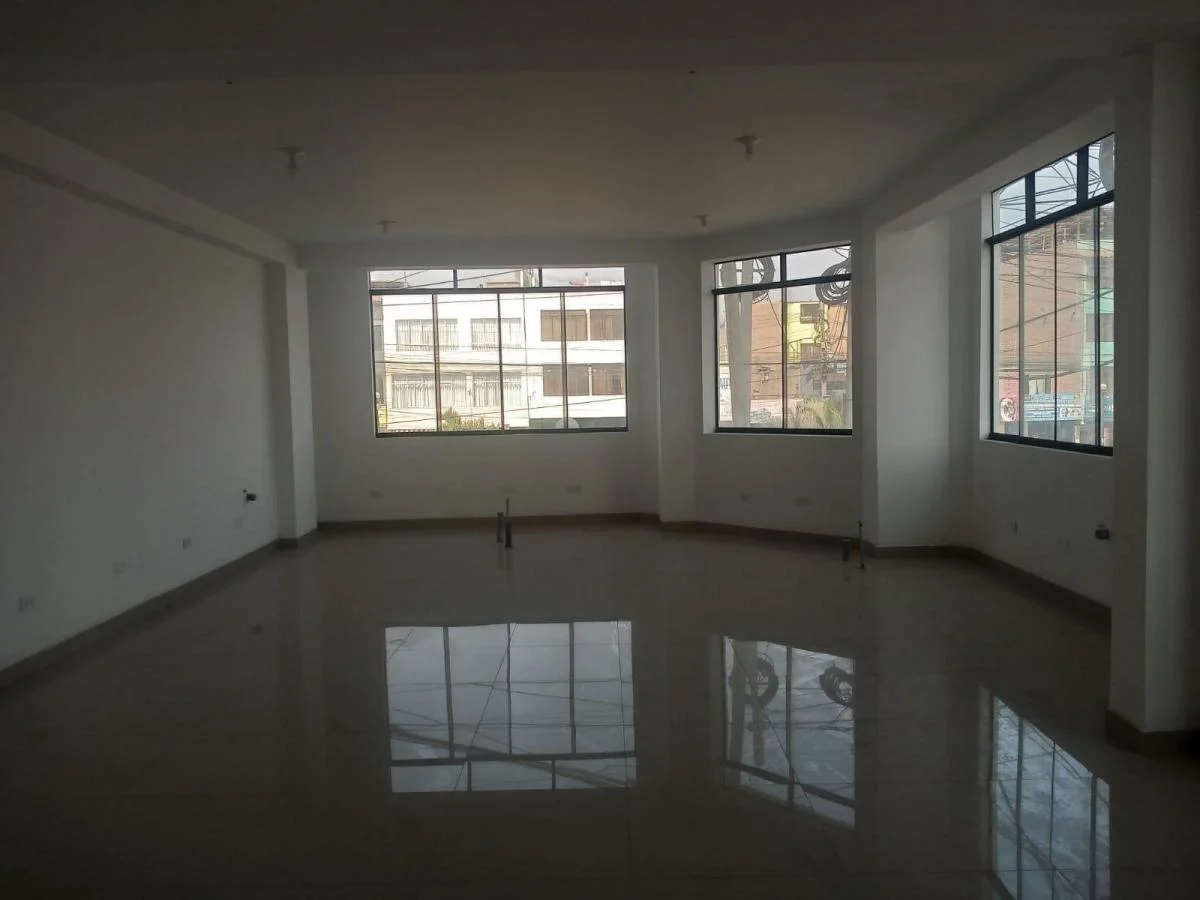 Se Alquila Consultorio, Oficina U Salon de Baile en Chorrillos.