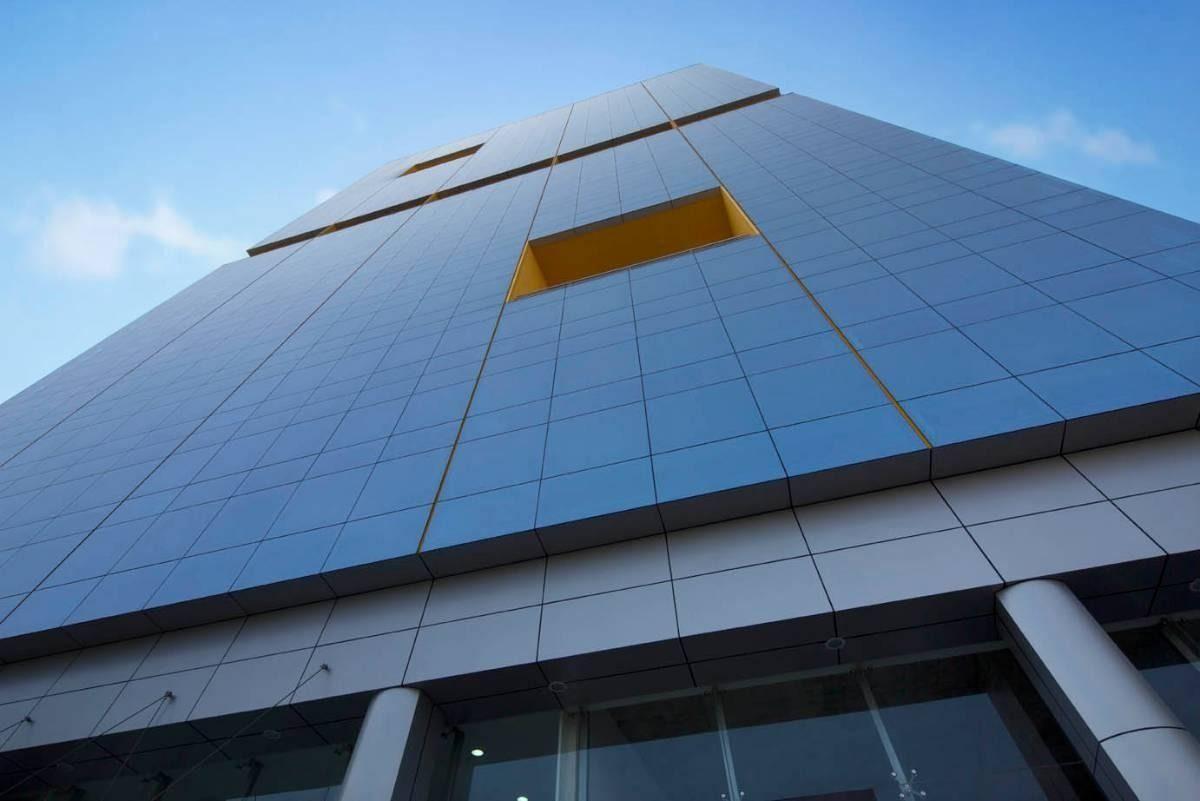 Linda Oficina, Implementada, en Moderna Torre Empresarial Vertice 22