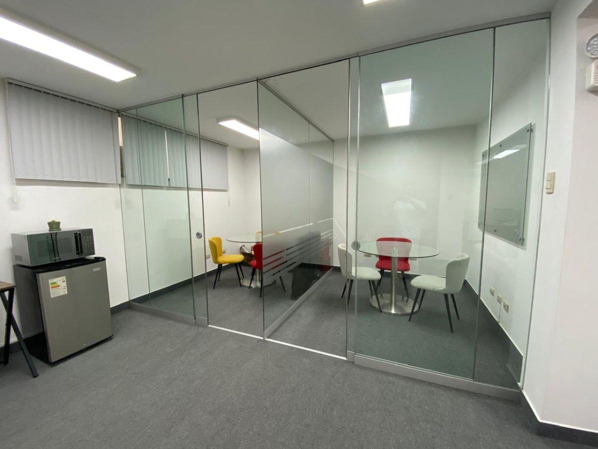 Alquilo Oficina de 2 Ambientes y 8 m² Cada Uno Piso 2