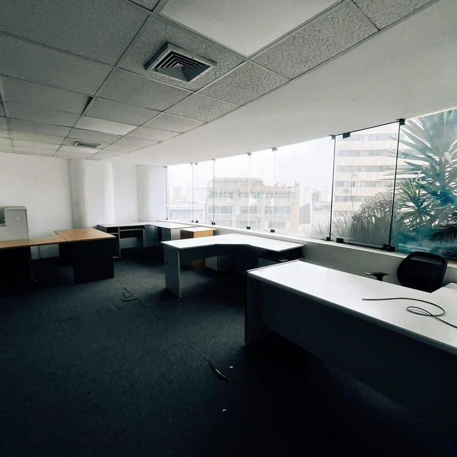 Oficina en Alquiler con Vista Panorámica – Centro Empresarial