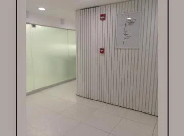 Alquilo Oficina Implementada con depósitos y Cocheras