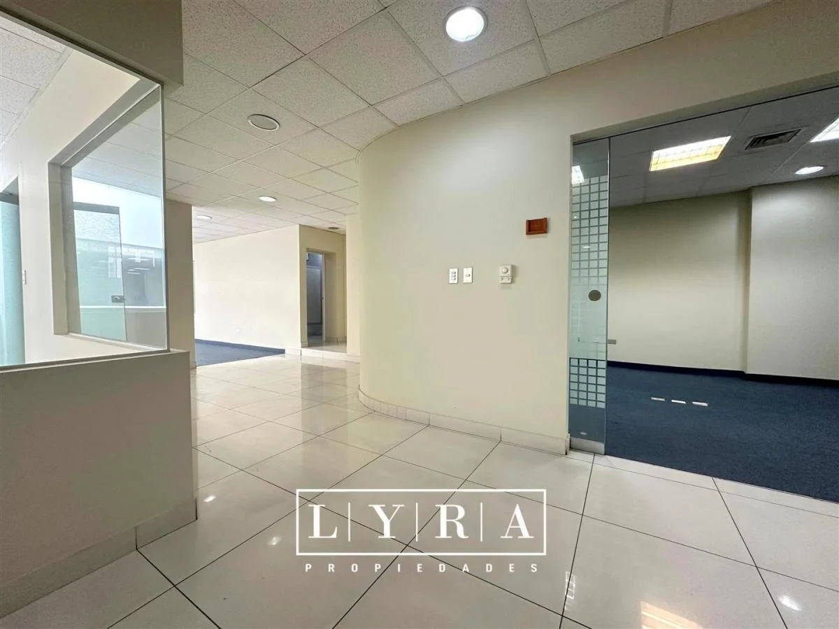 Alquilo Oficina Implementada de 430 m² Cerca Al Ovalo Gutiérrez, Miraflores