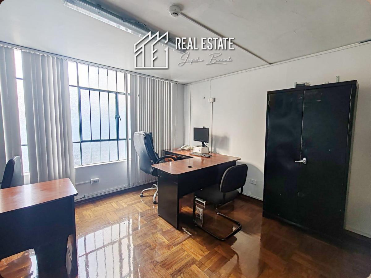 Oportunidad de Alquiler Oficina Comercial de 3 Pisos en San Isidro