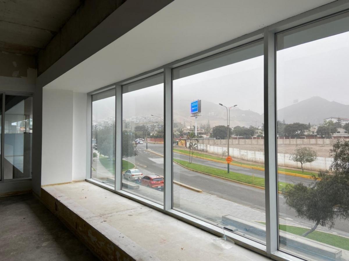 Oficina en Gris en Alquiler - Ubicado en La Mejor Zona del Centro Empresarial de San Isidro
