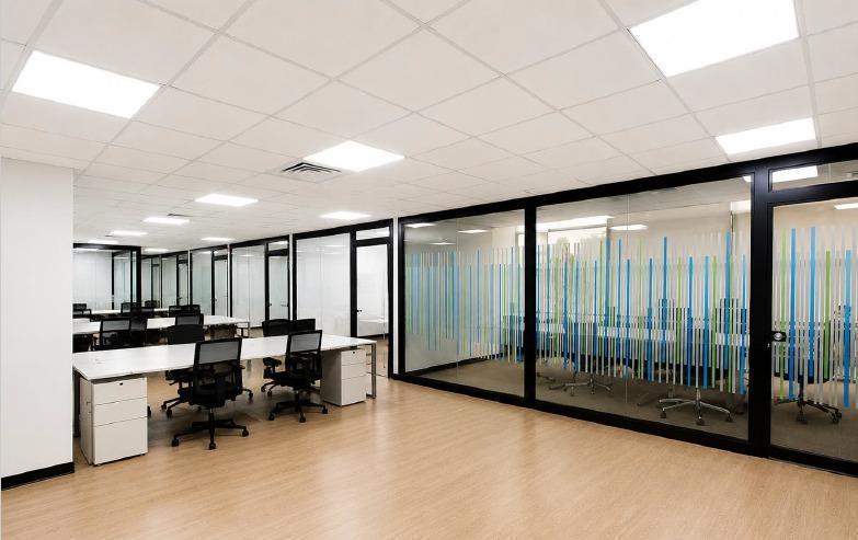 Oficina Implementada en El Corazón Financiero de San Isidro