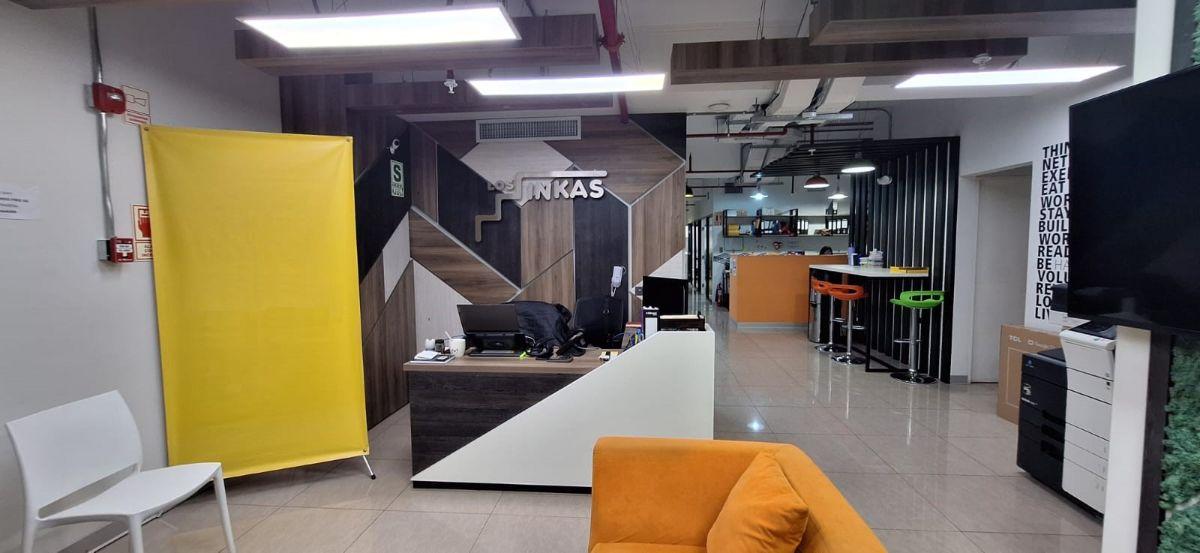 Oficina de 172 m² Implementada y Amoblada con 2 Estacionamientos en Santiago de Surco