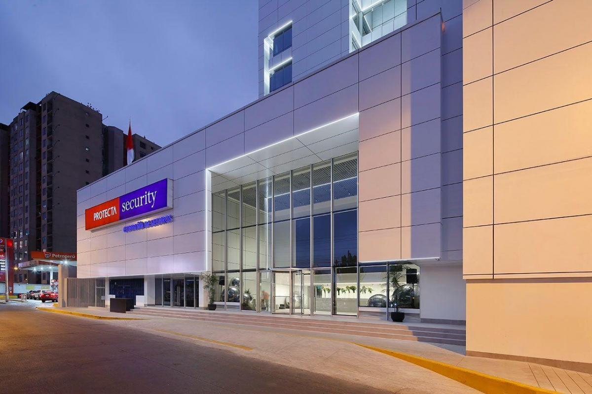 Alquiler Oficina Regus Surquillo: Implementada en El Centro del Movimiento Empresarial de Lima