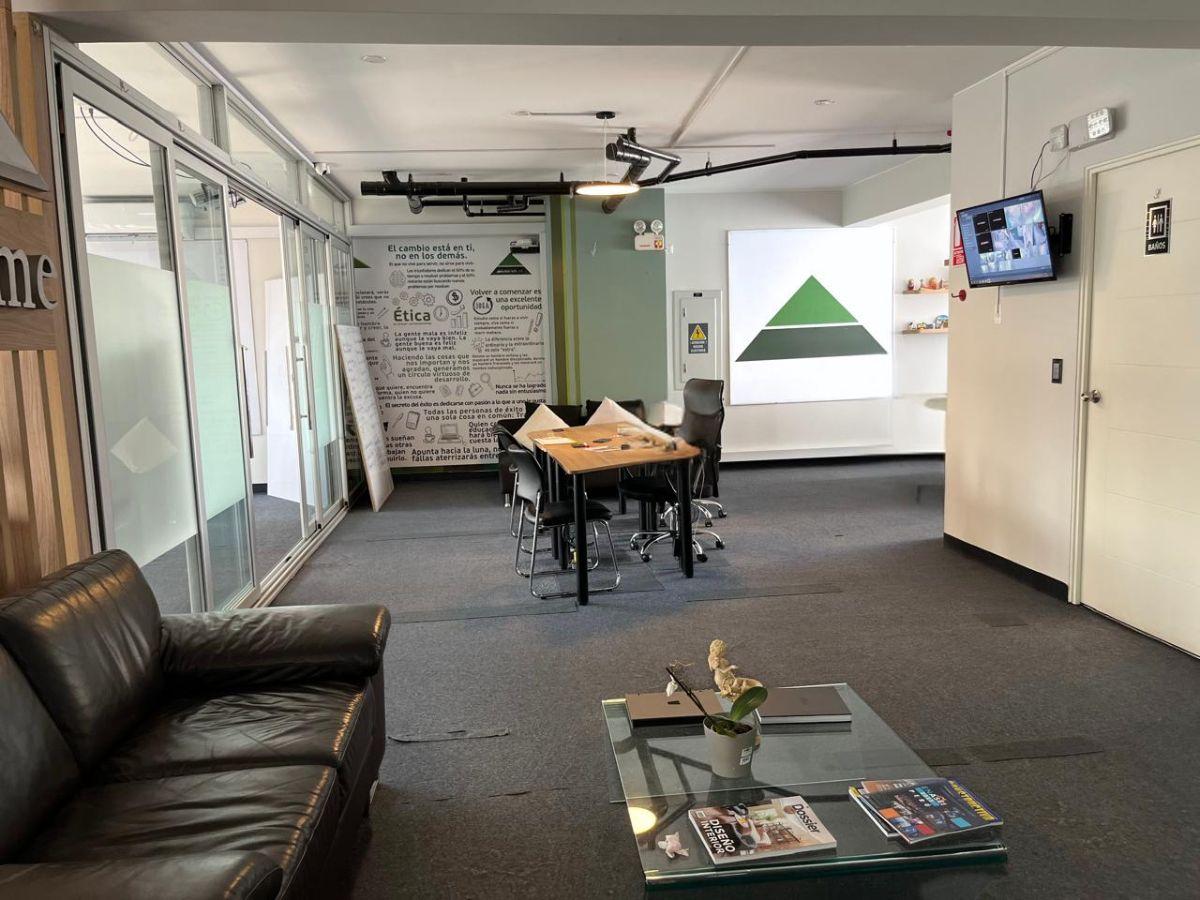 Se Vende Oficina en Exclusivo Edificio en Santa Catalina.