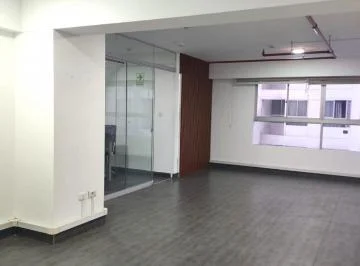 Venta de Oficina en Edif Empresarial de La Urb Santa Beatriz