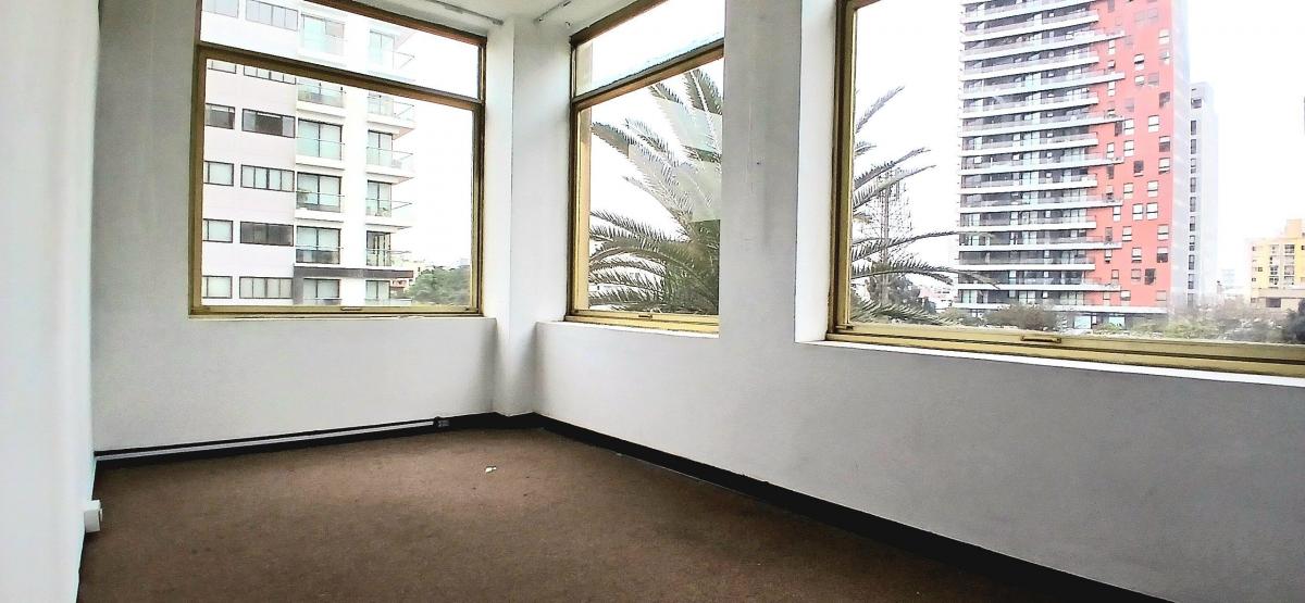Venta Oficina - Edificio El Dorado - en Esquina con Vista a Calle