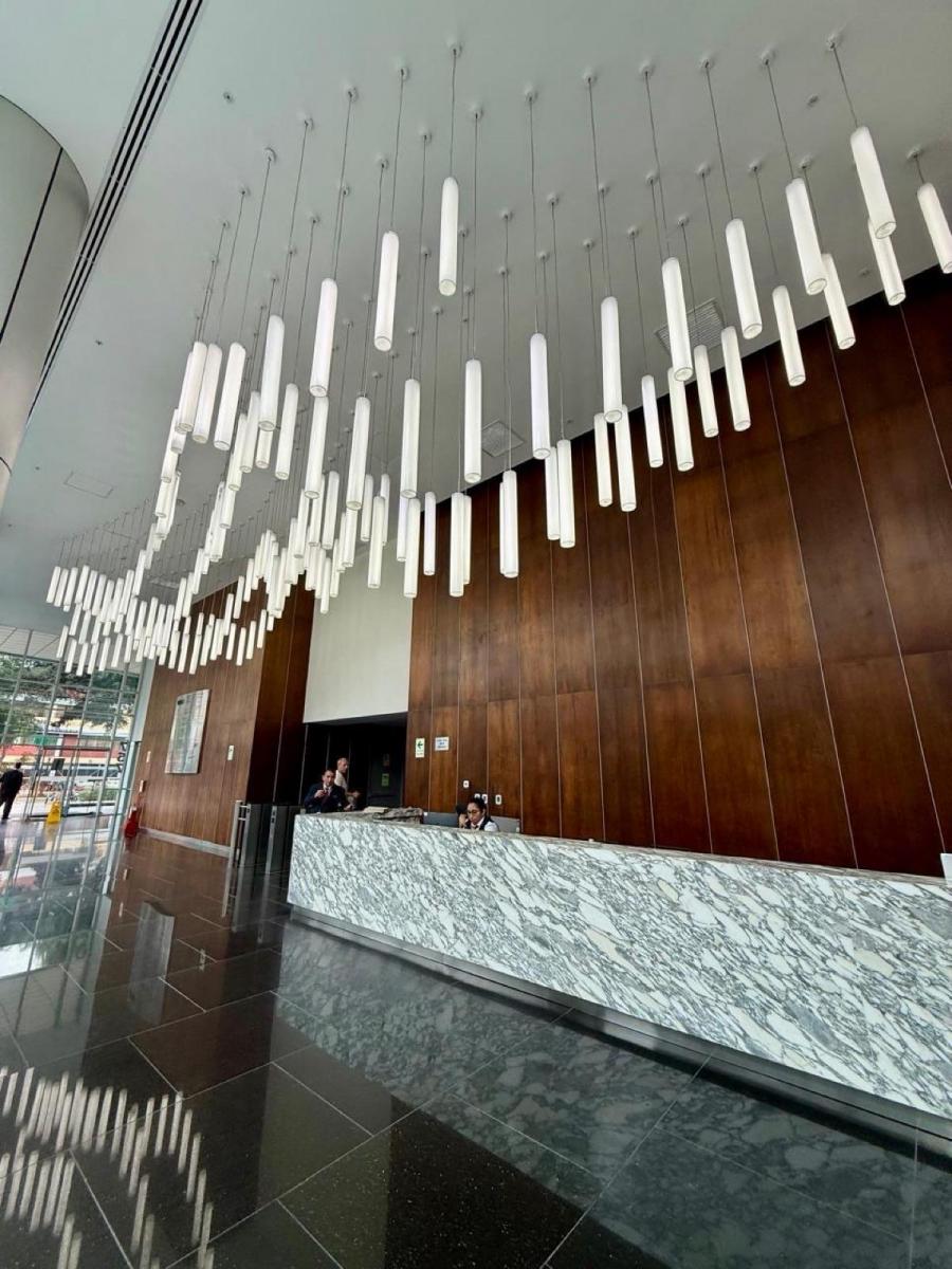 Oficina de 139 m² en Skytower Business Center | 3 Cocheras | Piso 18 | Amoblada