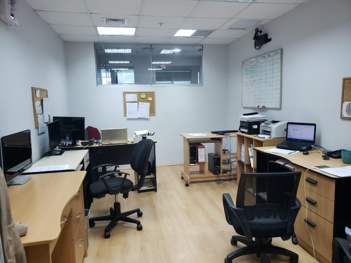 Moderna Oficina por Wong de Av. Benavides, Miraflores