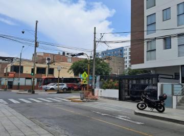 Se Vende Oficina Primer Piso - Av. Lincoln y Av. Cipriano Dulanto (Pueblo Libre)