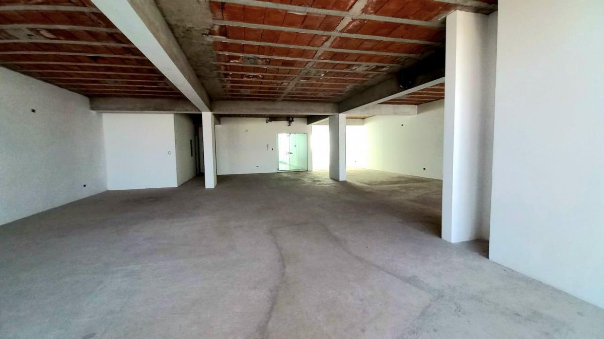 En Venta Oficina en Gris en San Borja con 8 Estacionamientos y Aires
